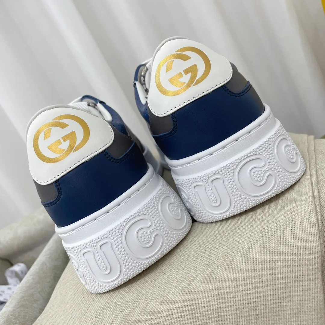 👟👟Ex-factory price 480👟👟Gucci~~New upgraded version, original original color @GG couple's thick-soled shoes...biscuit shoes...white shoes...sneakers...flat shoes...catwalk style: celebrities, Internet celebrities, Xiaohongshu, etc. will definitely plant grass and call❤ Original customized cowhide fabric (classic old floral fabric, perforation, embossing process), the original bottom has a large Gucci Logo, and there is a GG on the heel Logo, 5cm thick sole, classic Gucci webbing... Regular size 35-44